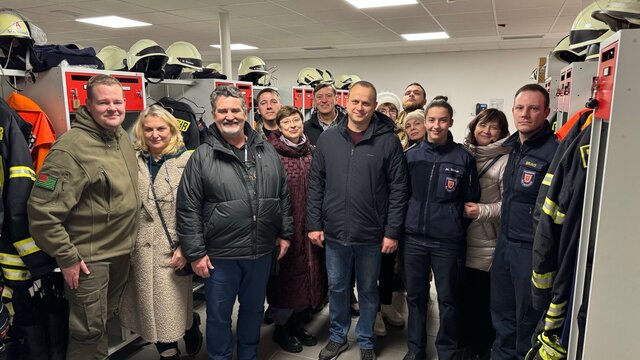 Ukrainian municipalities visiting a fire fighters station in Bad Nenndorf