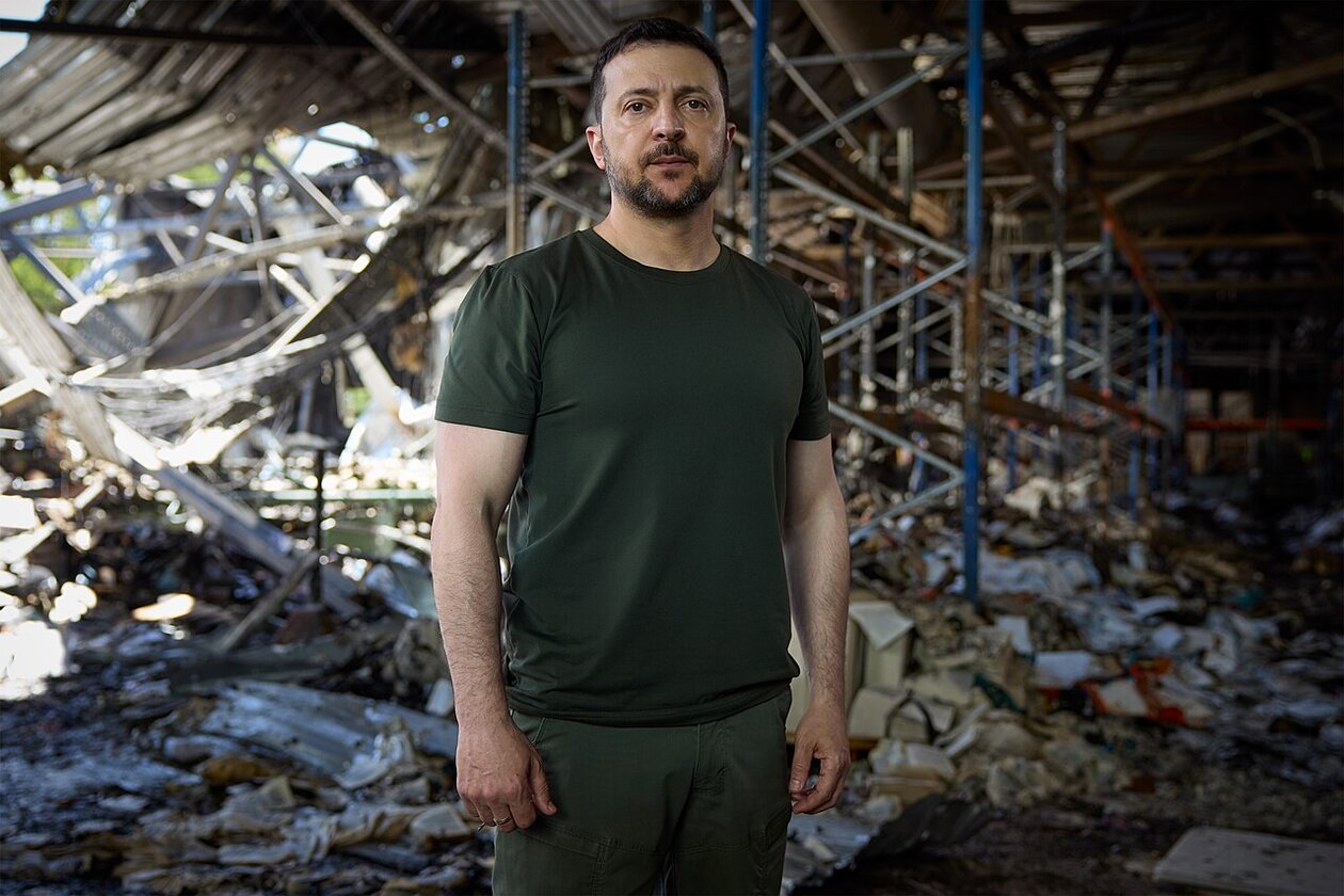 Zelensky amid ruins