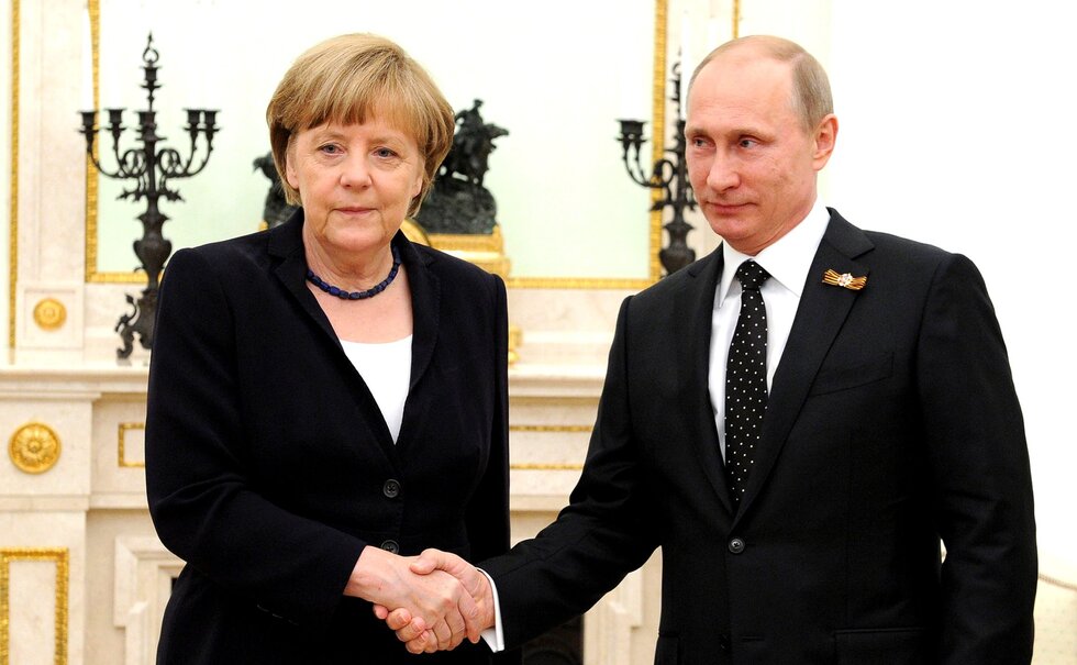 Vladimir Putin and Angela Merkel